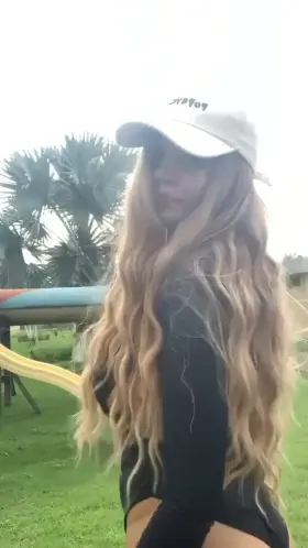 Do you like how my big ass jiggle public