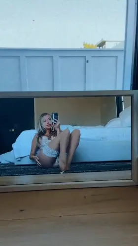 Corinna Kopf - Playing with the Kitty