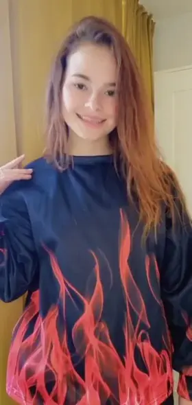 I hope girls from 1997 with lil boobs are your faves 🥰