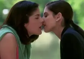Selma Blair & Sarah Michelle Gellar - Iconic Kiss in 'Cruel Intentions' (1999)