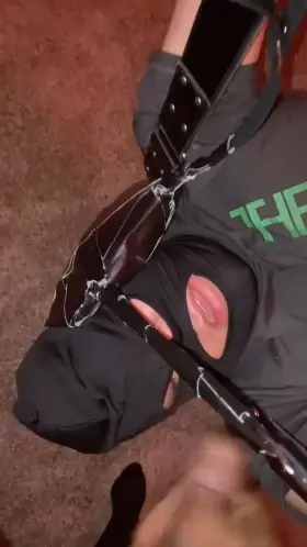 Giving a facial to a slut