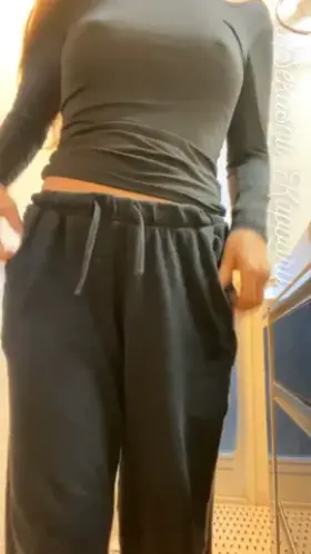 Do you like it when girls wear thongs to bed? 🛌👩🏻 OC nsfw