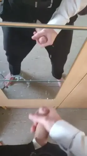 Secret tip to clean mirrors