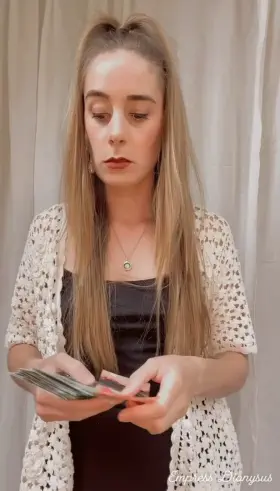 If they’re not crisp $100 bills, I don’t want them 💸