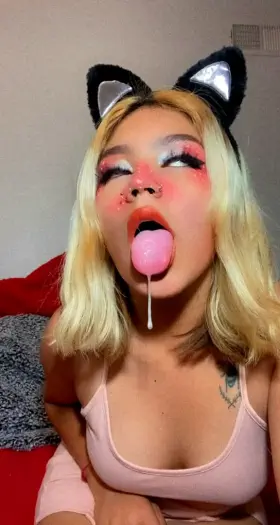 Do you think I look cute ? 😩😘