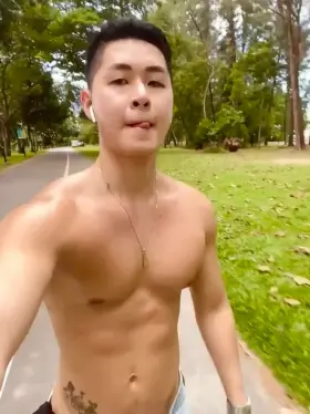 @yellowfellasg Sexy AF Inline Skating & Commando