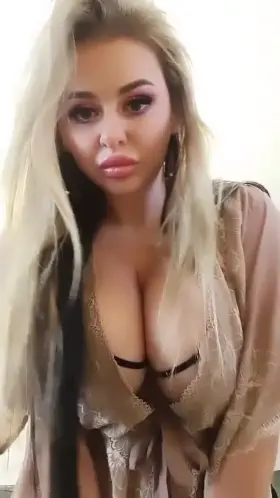 💋 Come on , squeeze them , take them out and put them on your face 😍😍