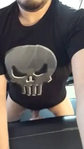 Any smooth bottoms want some?