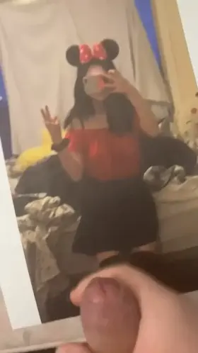 Cumming to u/Vanessathislut ‘a Minnie Mouse cosplay(Dm me girls in thigh highs to cum trib)