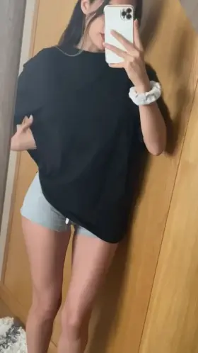 This is how I look under my shirt👻 [olivya8090]