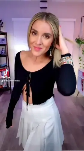 That top is ready to give up