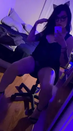 Who’s going to give this kitty attention 😼💕💅💦