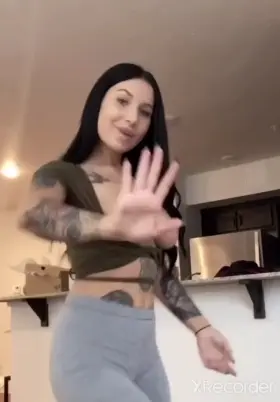 Naughty Tattoed thot 👅👅 19GB Link in comments 👇🏻🔥