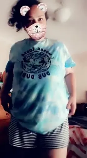 Please don't mind my gross belly, please enjoy the boobs 😅