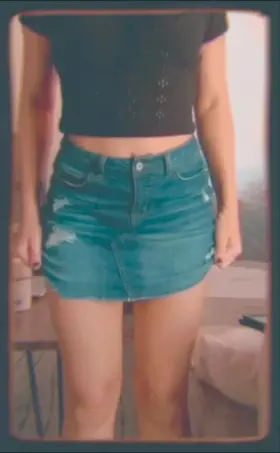 (38f) A bit more revealing tease. Hope you like it 💋