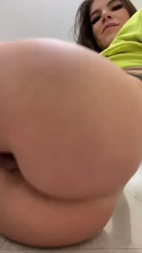 I need a gooner bud to lick those lips and that throbbing asshole. Mmm one sniff of that place will take me to heaven and I'll cum hands free