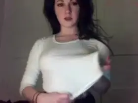 like these perky DDs on my 5'2