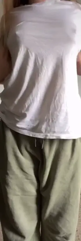 Bouncing those clothes off 😏