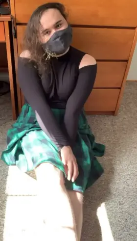 would u give me a… ‘gift’ for my cake day? 🥺🖤