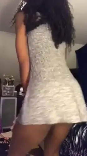 Sexy ebony beauty twerks without panties