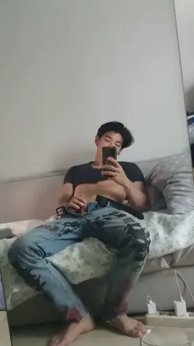 (22)Back from a meeting, with out pants🤤