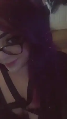 I want to wiggle this thicc ass in your face 🍑🍑🍑