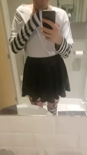 think i need a hand 😳