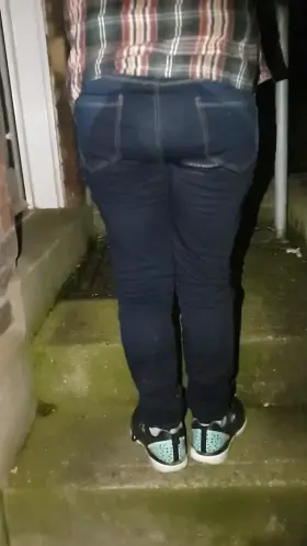 Flooding my already wet jeans outdoors. To warm them back up again 😉💦