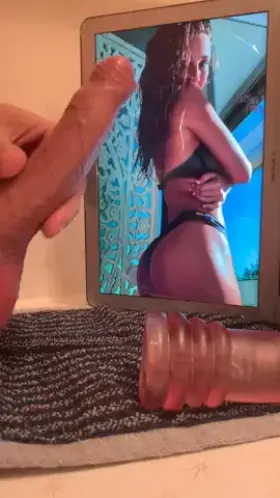 Taylor Alesia 1 of 7