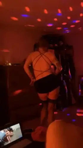 Love showing off for you other party people 😈