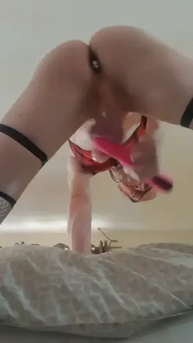 This Kitty delivers her cream