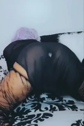 Watch me awkwardly try to be sexy and shake my ass 😅