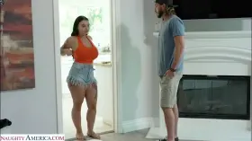 Payton Preslee - Stepsis tries on new outfit for her Brother