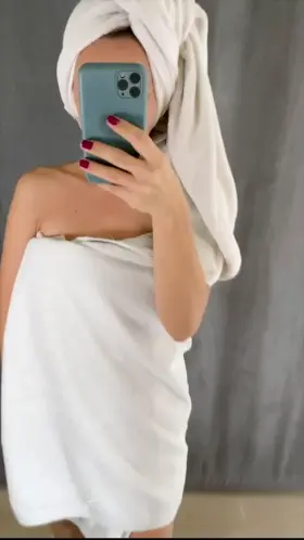 Towel or nude selfie is better?