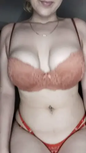 A little Birdy told me my big Aussie DD's made you stop scrolling and smile, was he right?