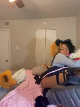 Does my tail turn you on? 😽🖤