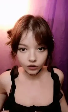 Anyone is into French girls? I hope so (19) 👄