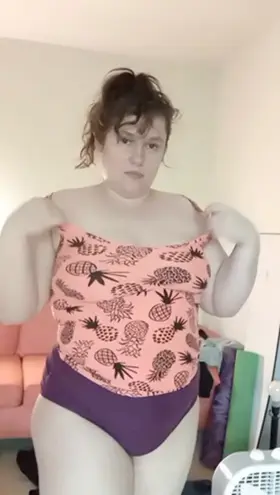 I’m Eve and my Fansly is hot