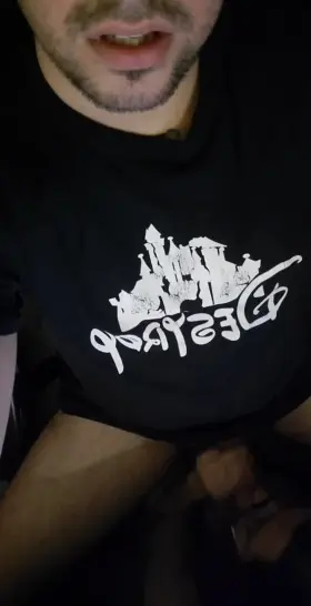 Gave my friend a blowjob under his while he was playing a game 😋💕