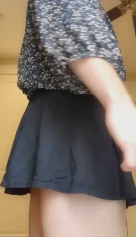 My biggest fantasy is to cum being spanked 🥺