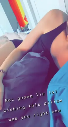 Come snuggle with meee 😝