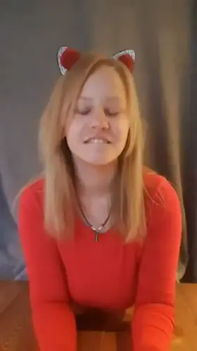 Cukierkowa Zgrywuska gets bendover and fuck from behind the curtains