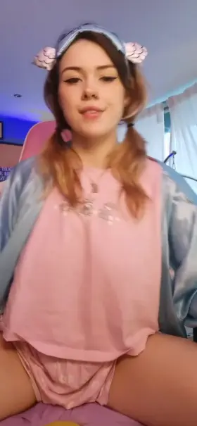 I am totally addicted to showing my pussy to guys on reddit omg