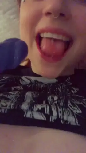 Watching demon slayer while fantasizing about sucking on your fat dick💦