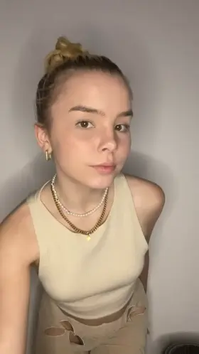 be honest, would u date a cute 18 y/o girl