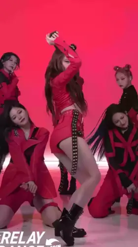 Dreamcatcher Sua and JiU being sexy!