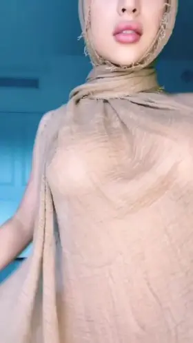 Any love for an arab girl? 🤤