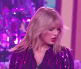 Horny Taylor Swift Having orgasm on stage 🥵