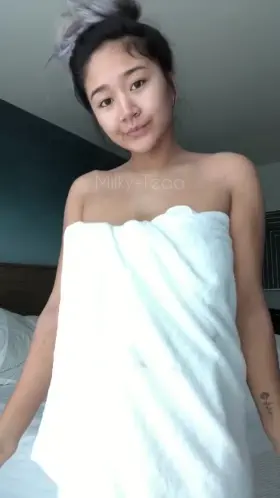 [oc] my towel fell off ;o