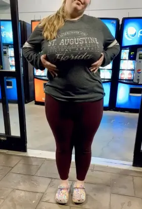 A quick public flash while grabbing some drinks, hope your thirsty! 😅😉